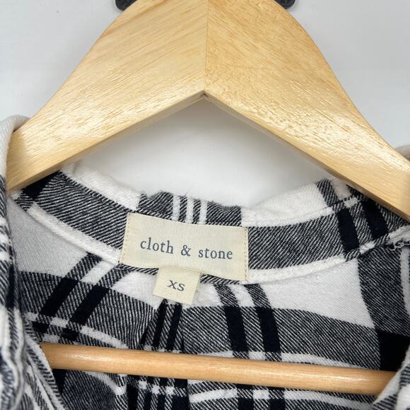 Cloth & Stone Plaid Roll Tab Sleeve Women’s XS Black White Soft Blouse - Picture 3 of 9